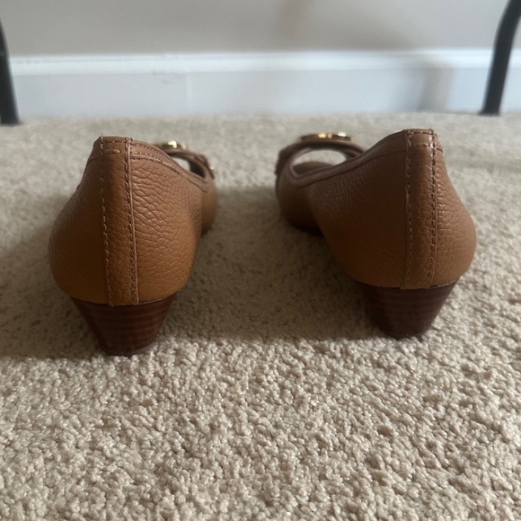 Tory Burch tan leather Amanda peep toe wedge pumps 9 - Picture 3 of 10